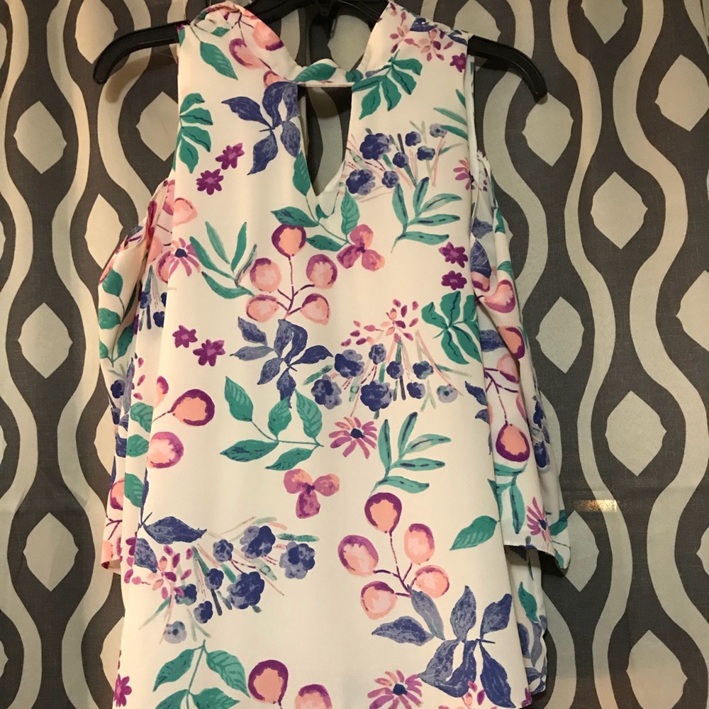 Everly V-Cut Chocker Neck Cold Shoulder Blouse - Picture 4 of 8